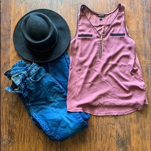 Super cute express shirt.